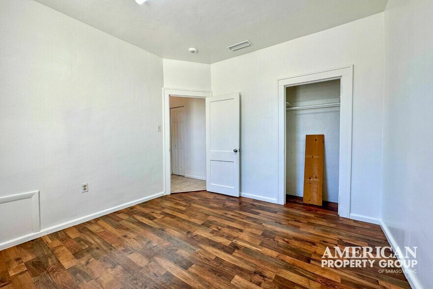 More Photos Of 5611 15th St E, Bradenton Freestanding For Lease