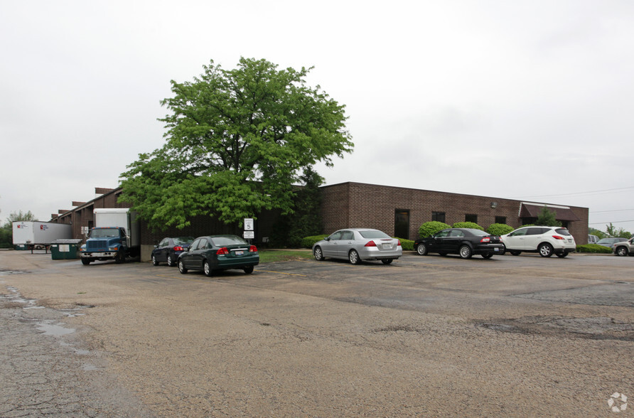 Primary Photo Of 2302-2320 Wisconsin St, Downers Grove Warehouse For Lease