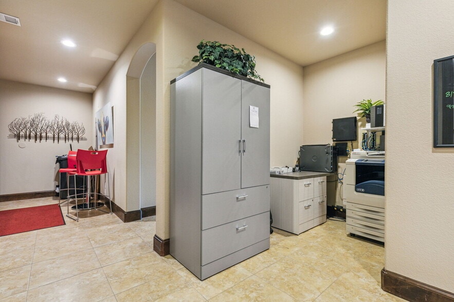 More Photos Of 2101 E Kirkwood Blvd, Southlake Office For Lease