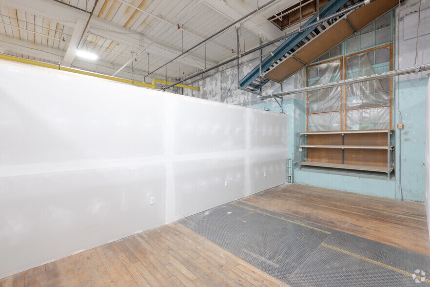 More Photos Of 1 Ace St, Fall River Warehouse For Lease