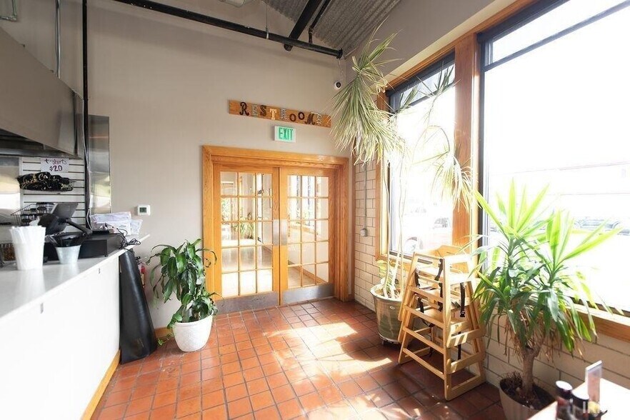 More Photos Of 409 S Walnut St, Bloomington Restaurant For Sale