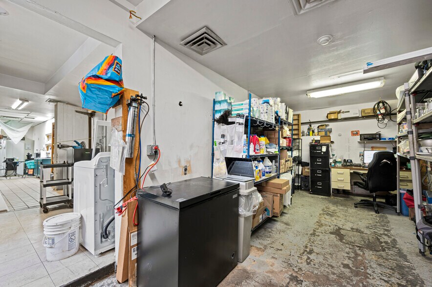 More Photos Of 502 Main Street, New Castle Hotel For Sale