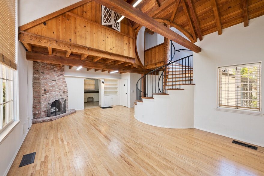 More Photos Of 10669-10685 Santa Monica Blvd, Los Angeles Office For Lease