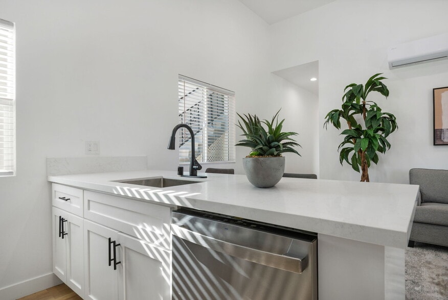 More Photos Of 12571 Kensington Ln, Garden Grove Apartments For Sale