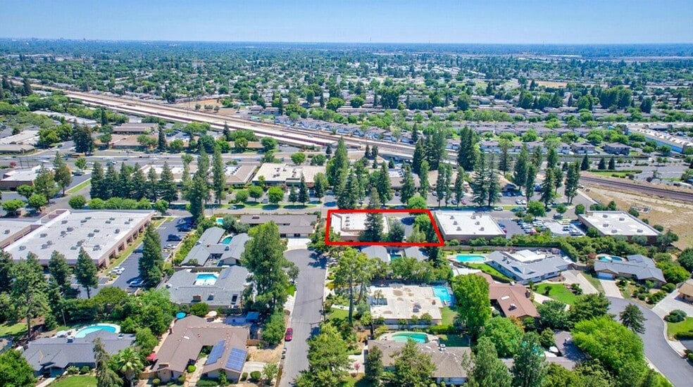 More Photos Of 2600 W Shaw Ln, Fresno Office For Sale