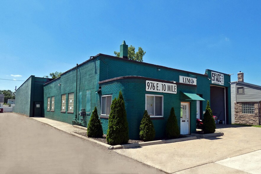 976 E 10 MILE RD  