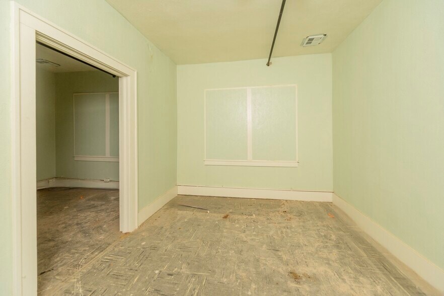 More Photos Of 220 SW 25th St, Oklahoma City Storefront Retail Office For Sale