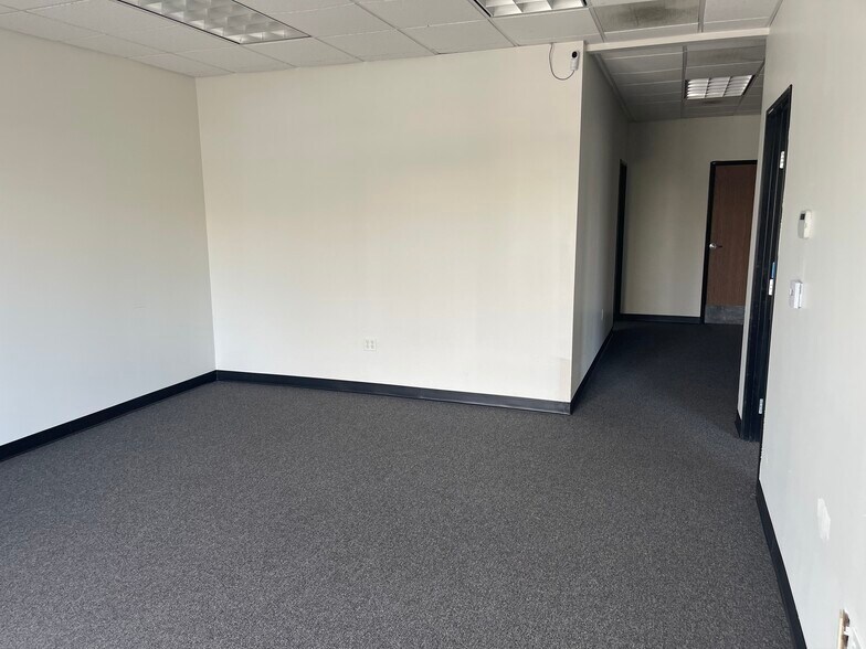 More Photos Of 11760 Slauson Ave, Santa Fe Springs Manufacturing For Lease