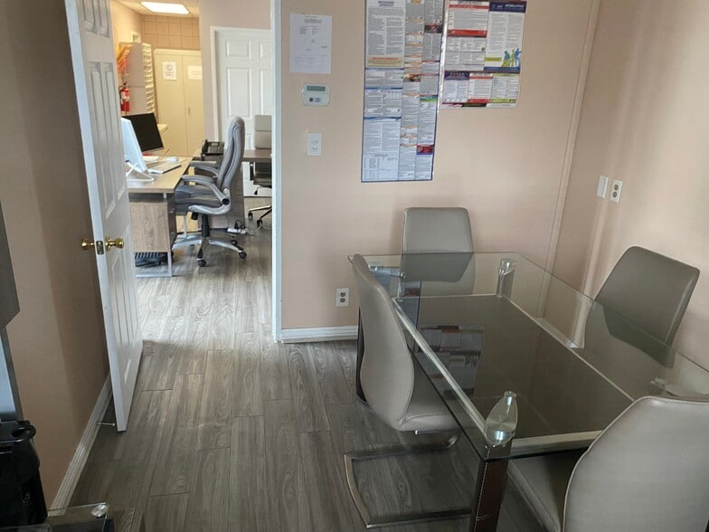 More Photos Of 3017-3031 San Fernando Blvd, Burbank Office For Lease