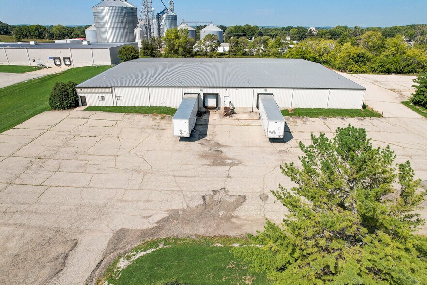 More Photos Of 761 N Parkway St, Jefferson Distribution For Sale