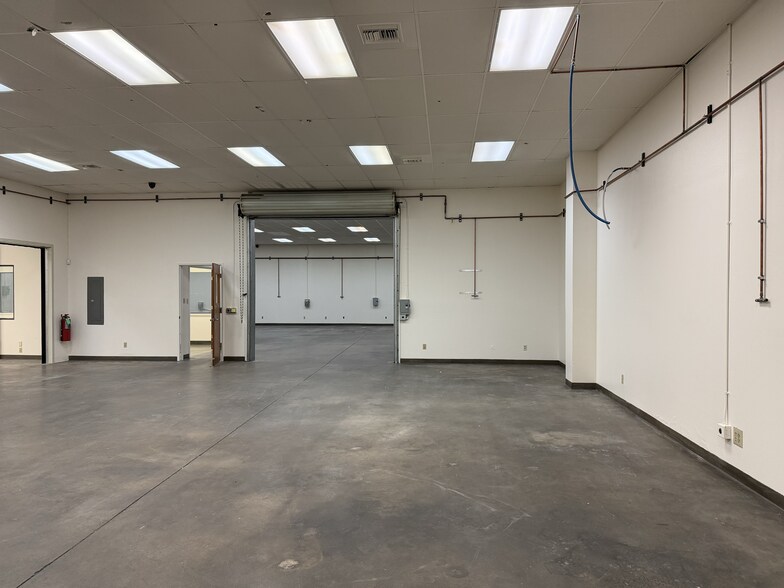 More Photos Of 536 Hi Tech Pky, Oakdale Warehouse For Lease