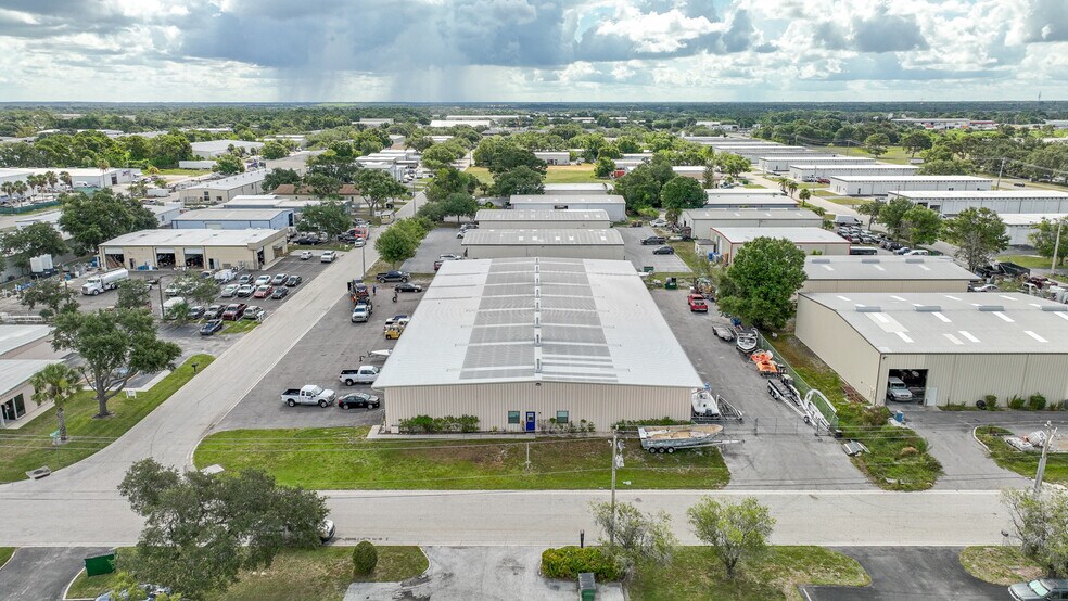 More Photos Of 1960-1974 Whitfield Park Ave, Sarasota Warehouse For Lease
