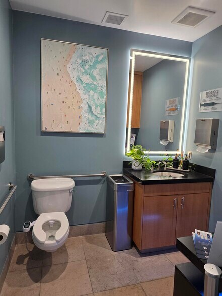 More Photos Of 2121 E Coast Hwy, Newport Beach Medical For Lease