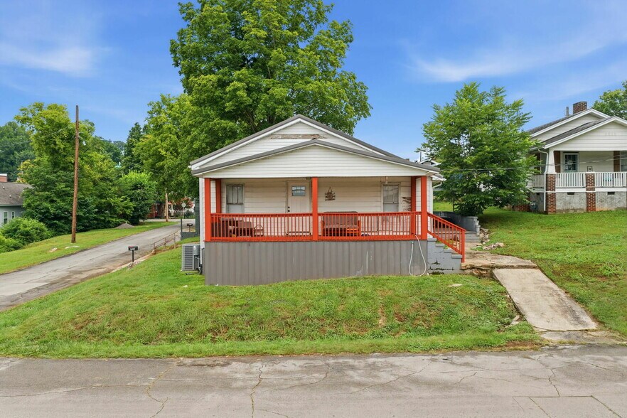 More Photos Of 206 Ferry St, Loudon Multifamily For Sale