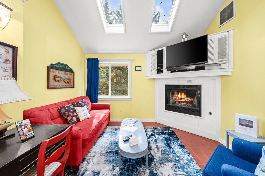 More Photos Of 231 E Buffalo St, New Buffalo Hotel For Sale