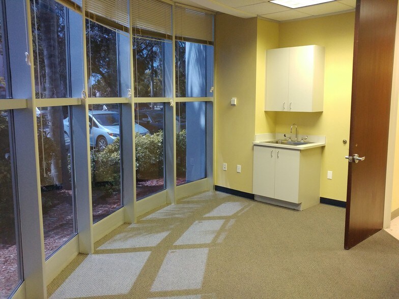 More Photos Of 2675 Winkler Ave, Fort Myers Medical For Sale