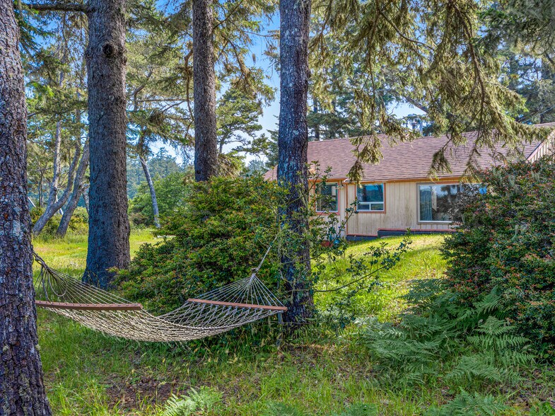 More Photos Of 2624 Neawanna St, Seaside Specialty For Sale