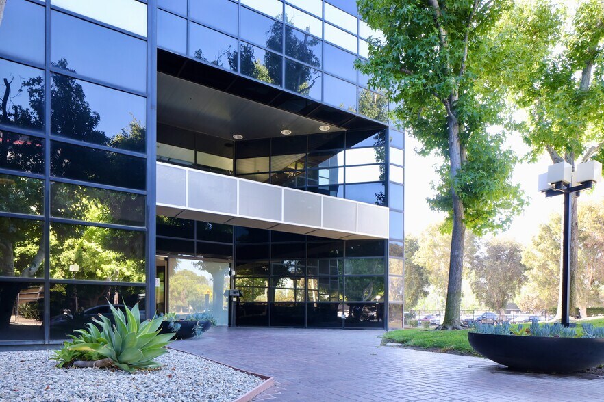 More Photos Of 1501 Hughes Way, Long Beach Office Residential For Lease