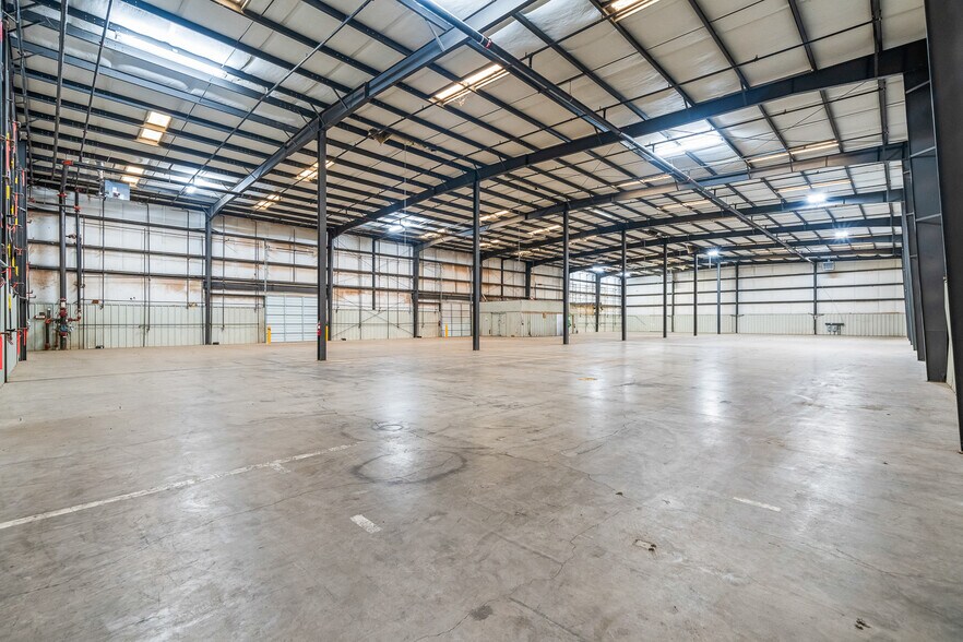 More Photos Of 2307 N Tx-289-loop, Lubbock Truck Terminal For Lease