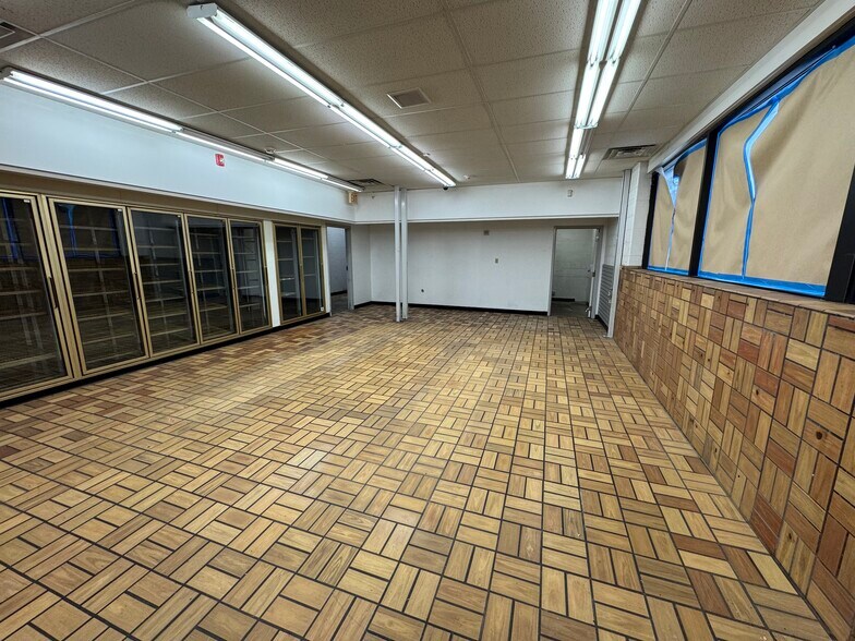 More Photos Of 5450 Monona Dr, Madison Service Station For Sale