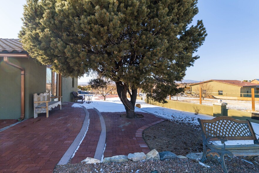 More Photos Of 102 Rabbit Rd, Santa Fe Specialty For Sale