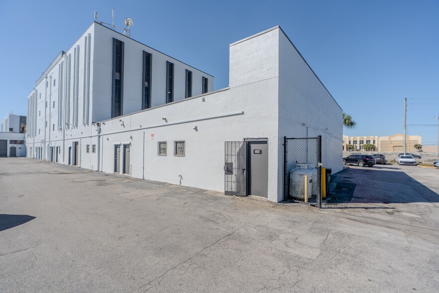 More Photos Of 7506-7560 NW 70th St, Miami Unknown For Lease