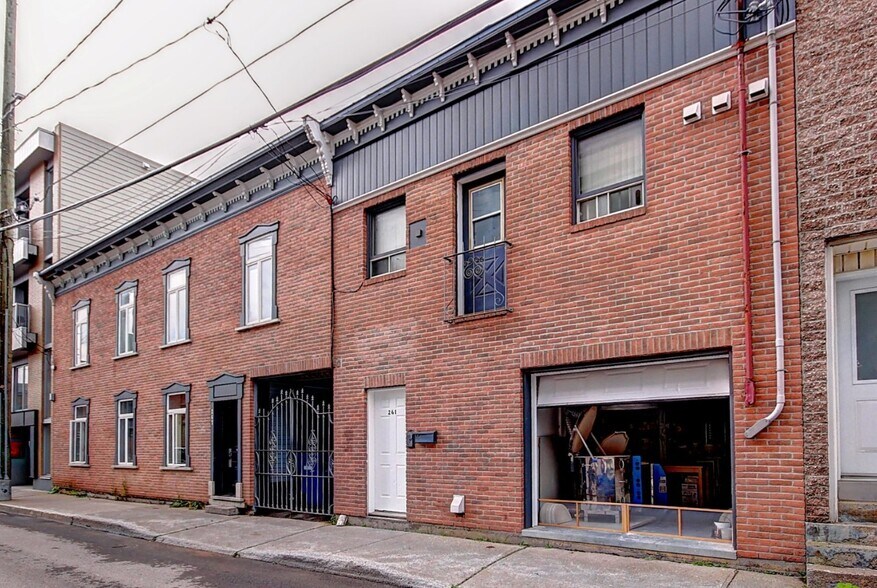 Primary Photo Of 261-271 Rue Christophe-Colomb O, Québec Apartments For Sale