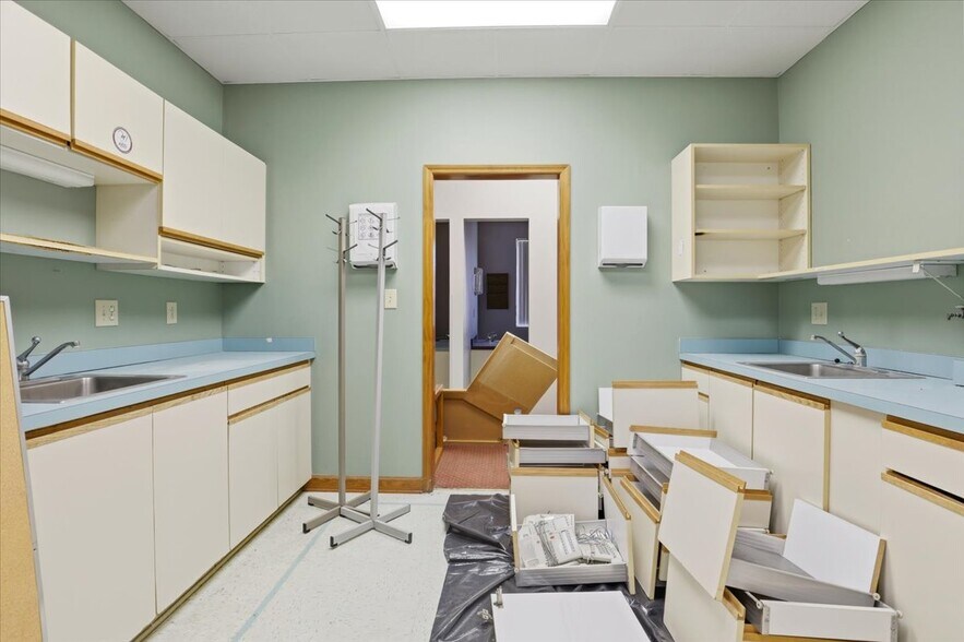More Photos Of 107 E Vernon Ave, Kinston Healthcare For Sale