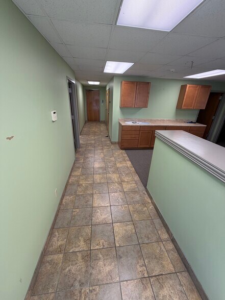 More Photos Of 111 Capital Ct, Nicholasville Warehouse For Lease