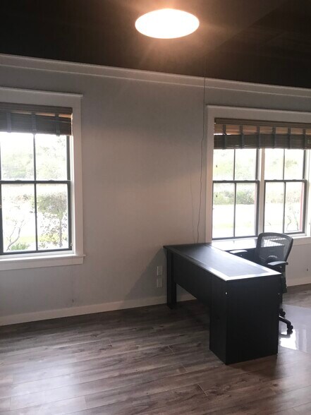 More Photos Of 2050 W County Highway 30A, Santa Rosa Beach Loft Creative Space For Sale