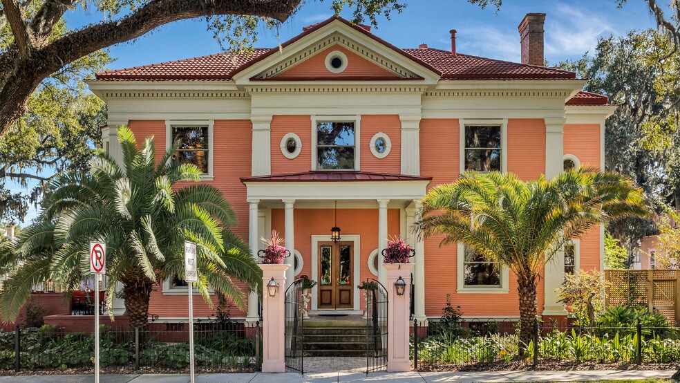 More Photos Of 119 E 37th St, Savannah Restaurant For Sale