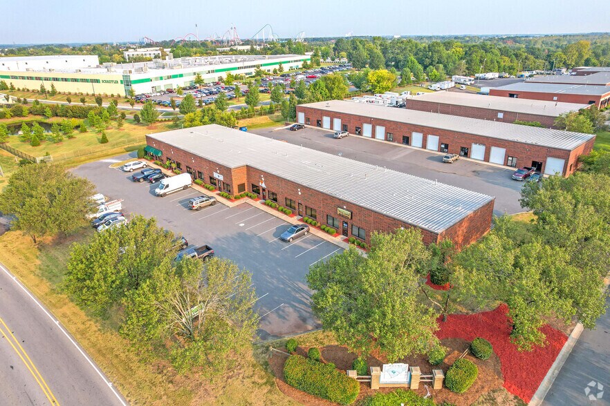 More Photos Of 330-344 Springhill Farm Rd, Fort Mill Light Distribution For Sale