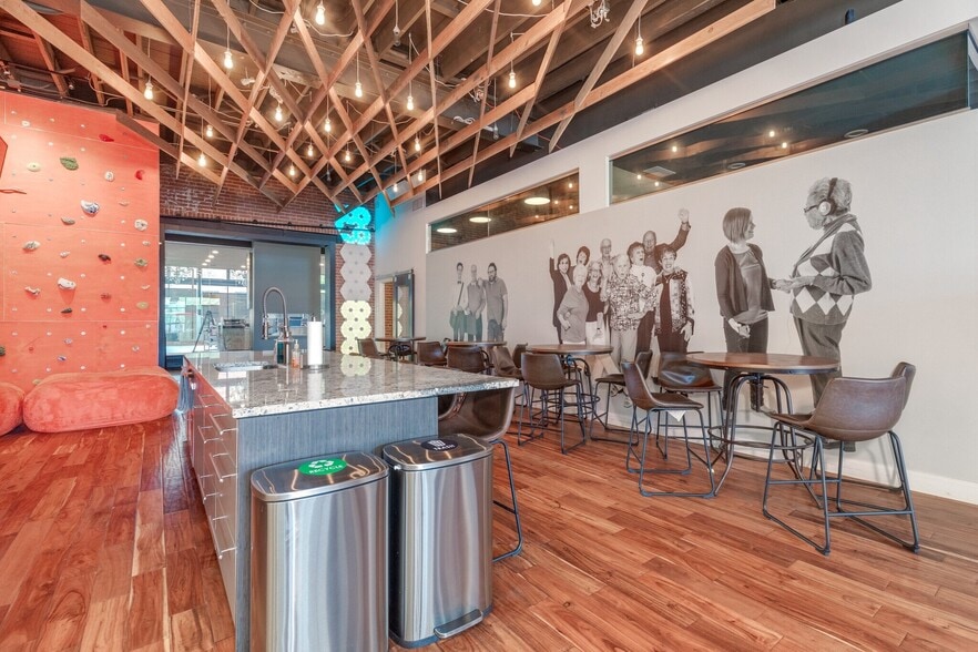 More Photos Of 3026-3036 Locust St, Saint Louis Loft Creative Space For Lease