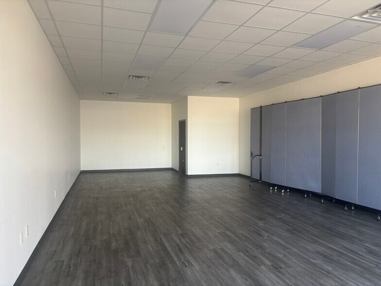 More Photos Of 801 W Euless Blvd, Euless Storefront For Lease