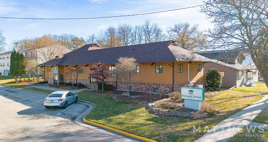 More Photos Of 910 Iowa Ave, Wisconsin Dells Office For Sale