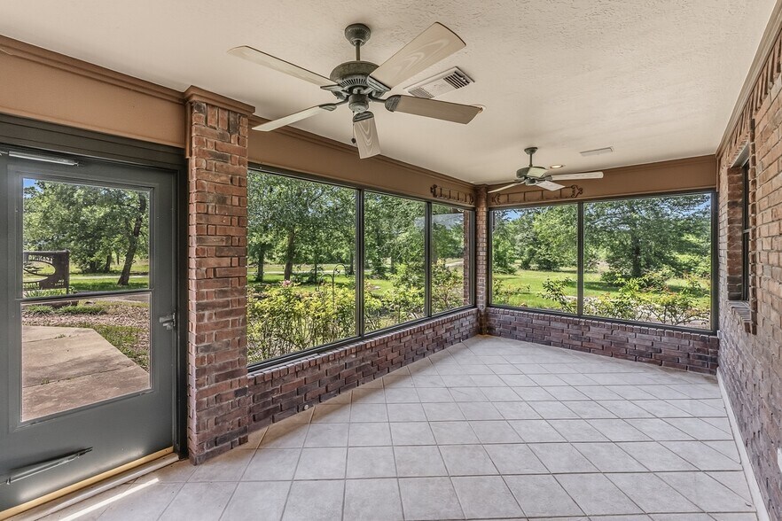 More Photos Of 1726 I-45 North, Huntsville Land For Sale