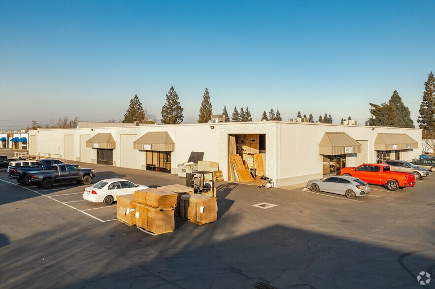 More Photos Of 8175 Alpine Ave, Sacramento Warehouse For Lease