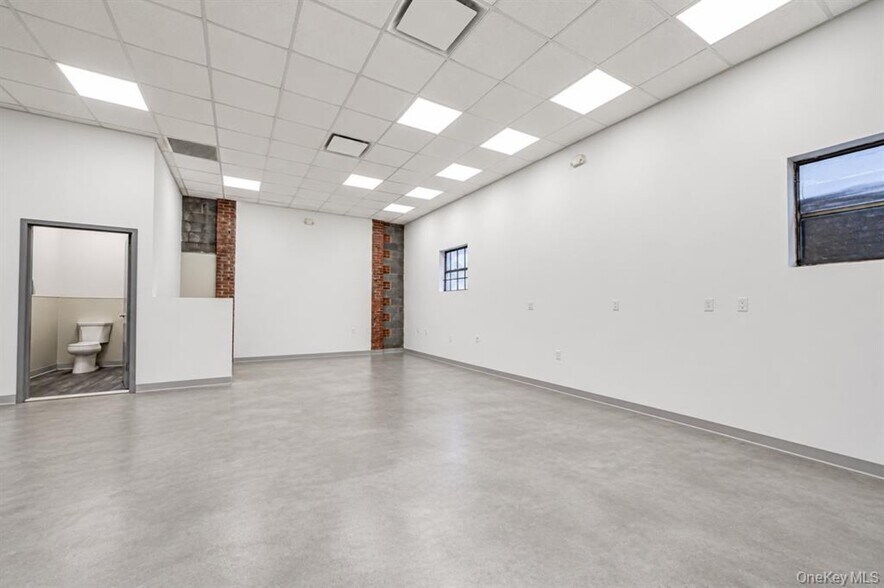 More Photos Of 1709 Newbridge Rd, North Bellmore Manufacturing For Sale