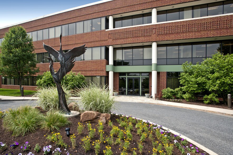 More Photos Of 1605 Valley Center Pkwy, Bethlehem Office For Sale