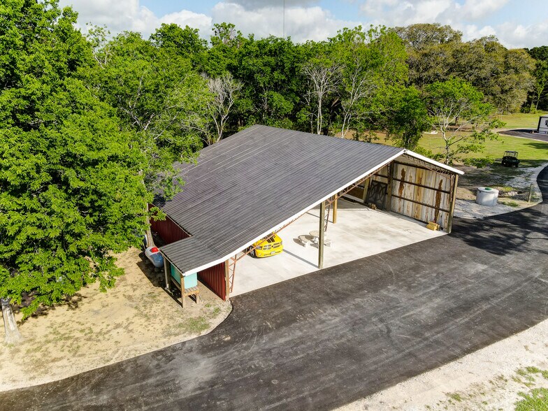 More Photos Of 4388 County Road 197, Alvin Specialty For Sale