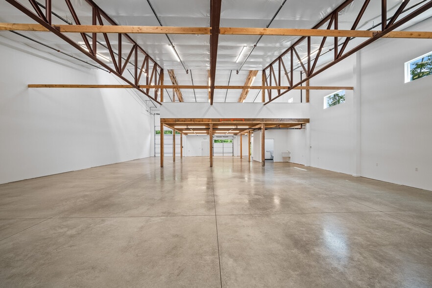 More Photos Of 2900 Peace Portal Dr, Blaine Distribution For Lease