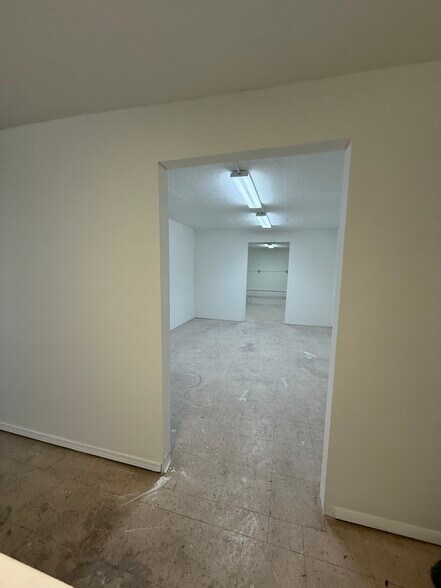 More Photos Of 409 S Kansas St, El Paso Freestanding For Lease