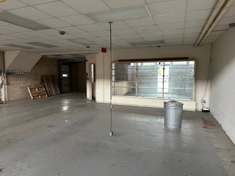 More Photos Of 17 Broad St, Norwalk Warehouse For Lease