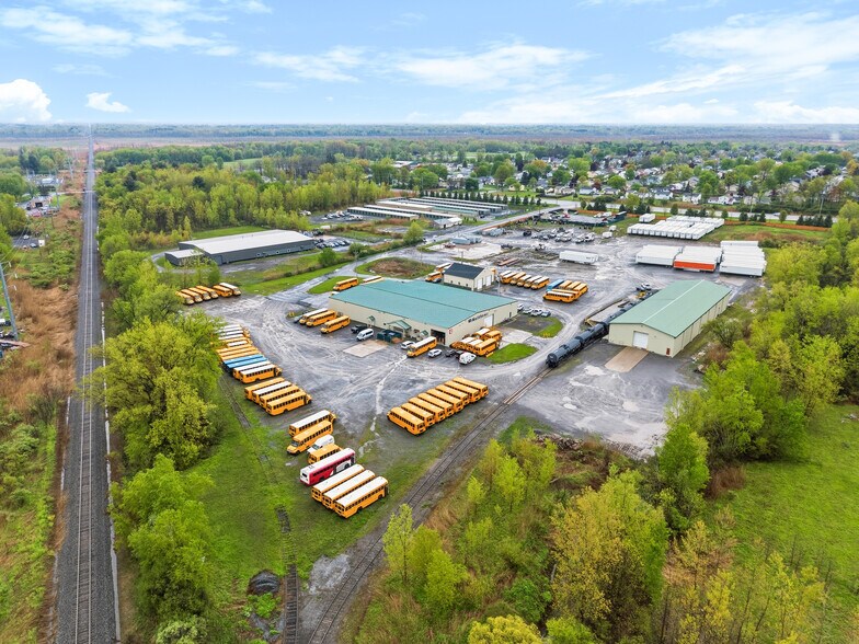 More Photos Of 7707 Henry Clay Blvd, Liverpool Warehouse For Lease