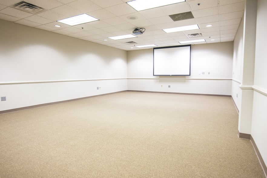 More Photos Of 100 Gardner Park, Peachtree City Warehouse For Lease