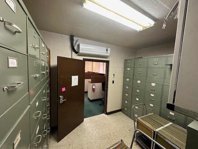 More Photos Of 39 Triangle St, Martin Bank For Lease