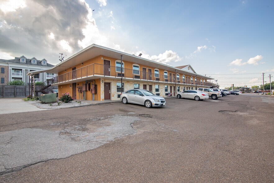 More Photos Of 3005 Houston Hwy, Victoria Hotel For Sale