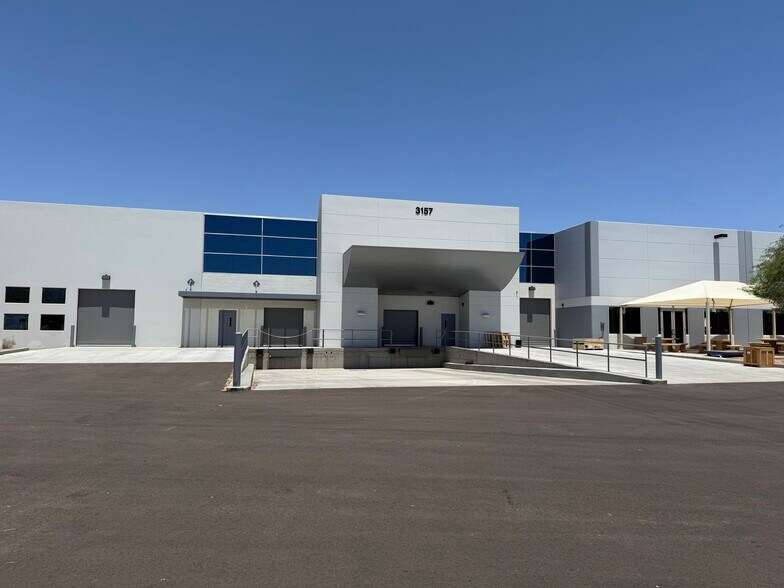 More Photos Of 3157 E Elwood St, Phoenix Distribution For Lease