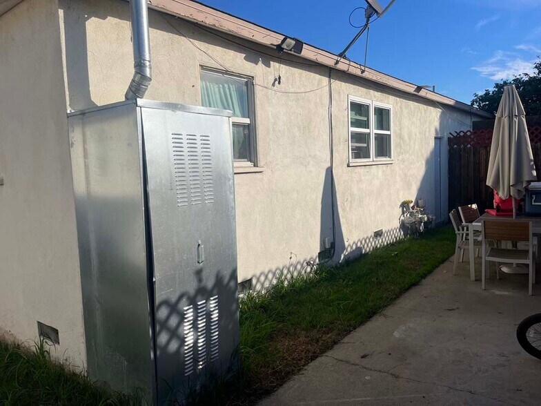 More Photos Of 1068 McDonald Ave, Wilmington Multifamily For Sale