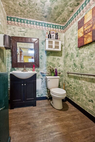 More Photos Of 1212-1216 Gum Branch Rd, Jacksonville General Retail For Sale